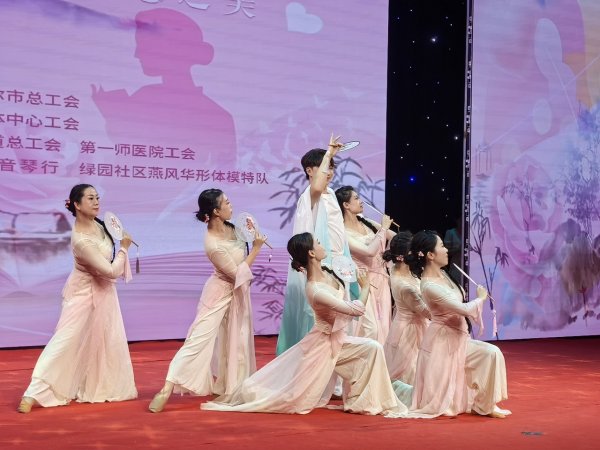 专业配资官网 “玫瑰书香”女职工阅读活动在阿拉尔市举行